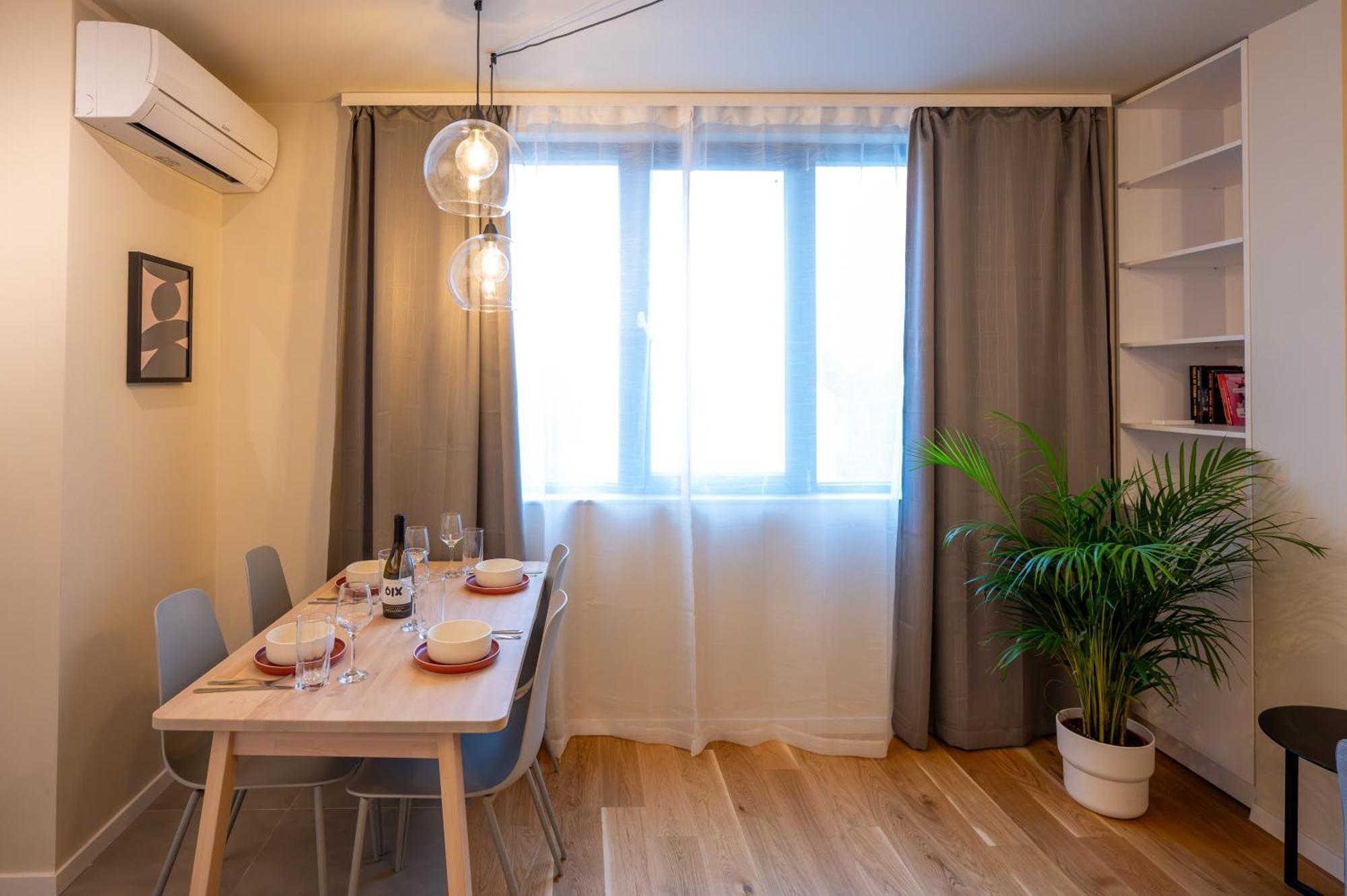 Design 1bdr Near Center Appartamento